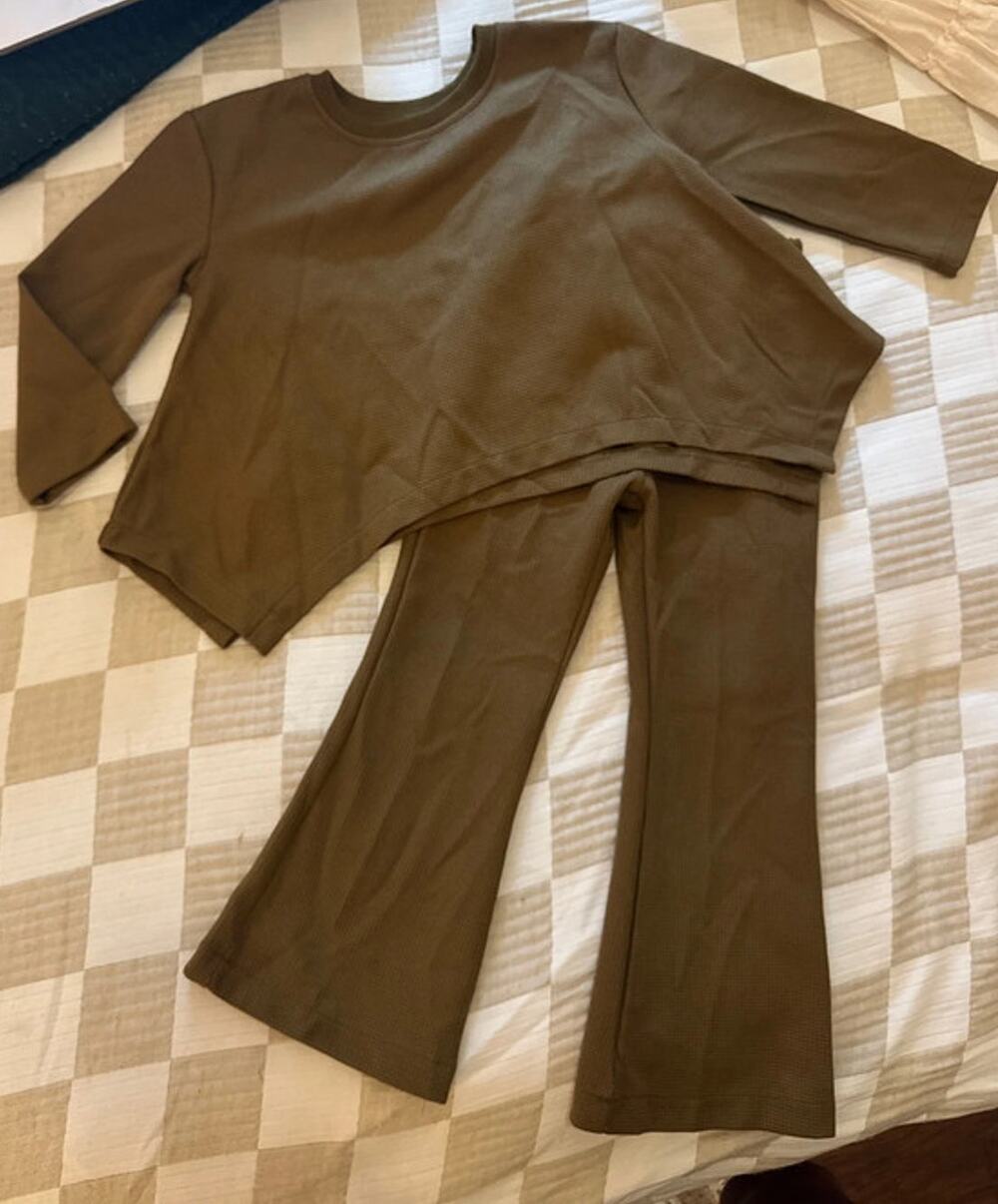 2 pcs Olive Green Waffle oversized and flare pants 5T Set.